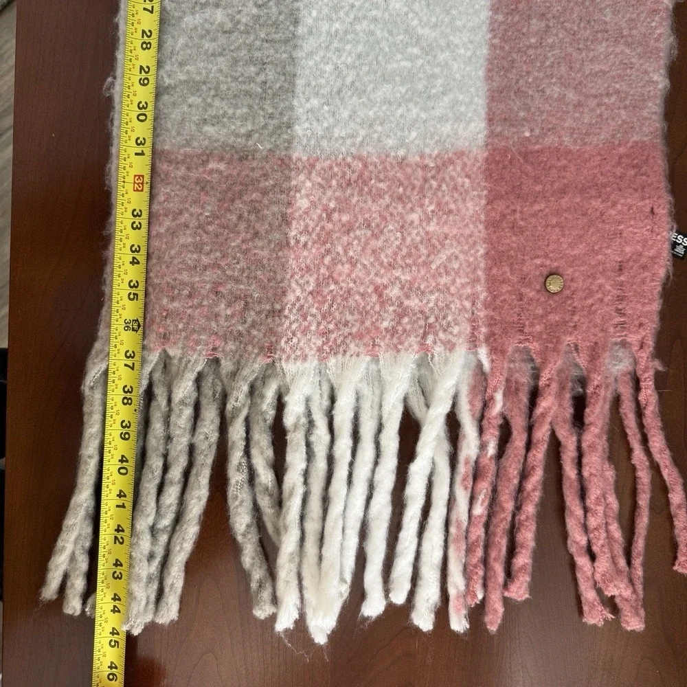 Express Classic Plaid White Pink Blanket Scarf‎ Fringe Fuzzy Wrap Large One Size